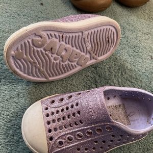Toddler Size 5 shiny purple native shoes